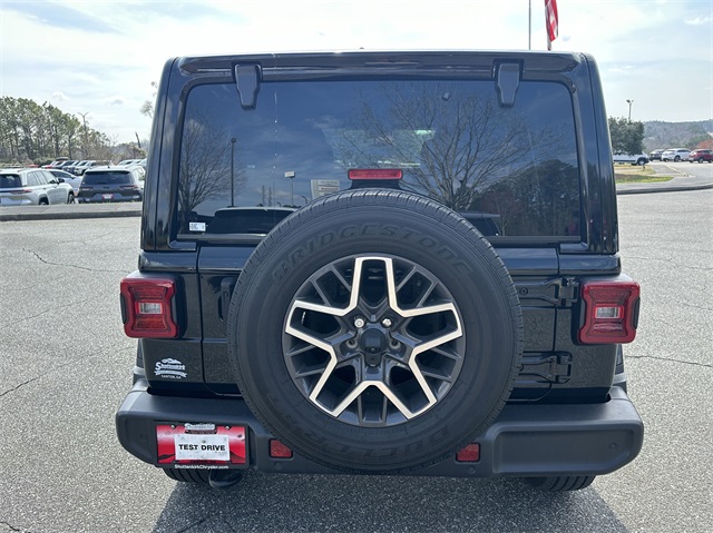 2024 Jeep Wrangler Sahara photo 4