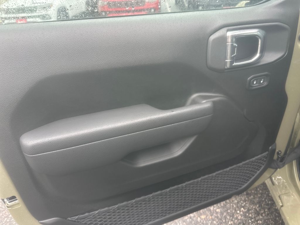 2025 Jeep Wrangler Sport photo 4