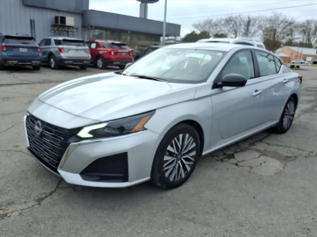 2024 Nissan Altima SV's photo