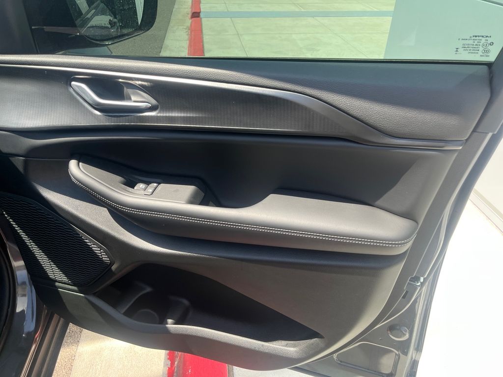 2025 Jeep Grand Cherokee Altitude X photo 30