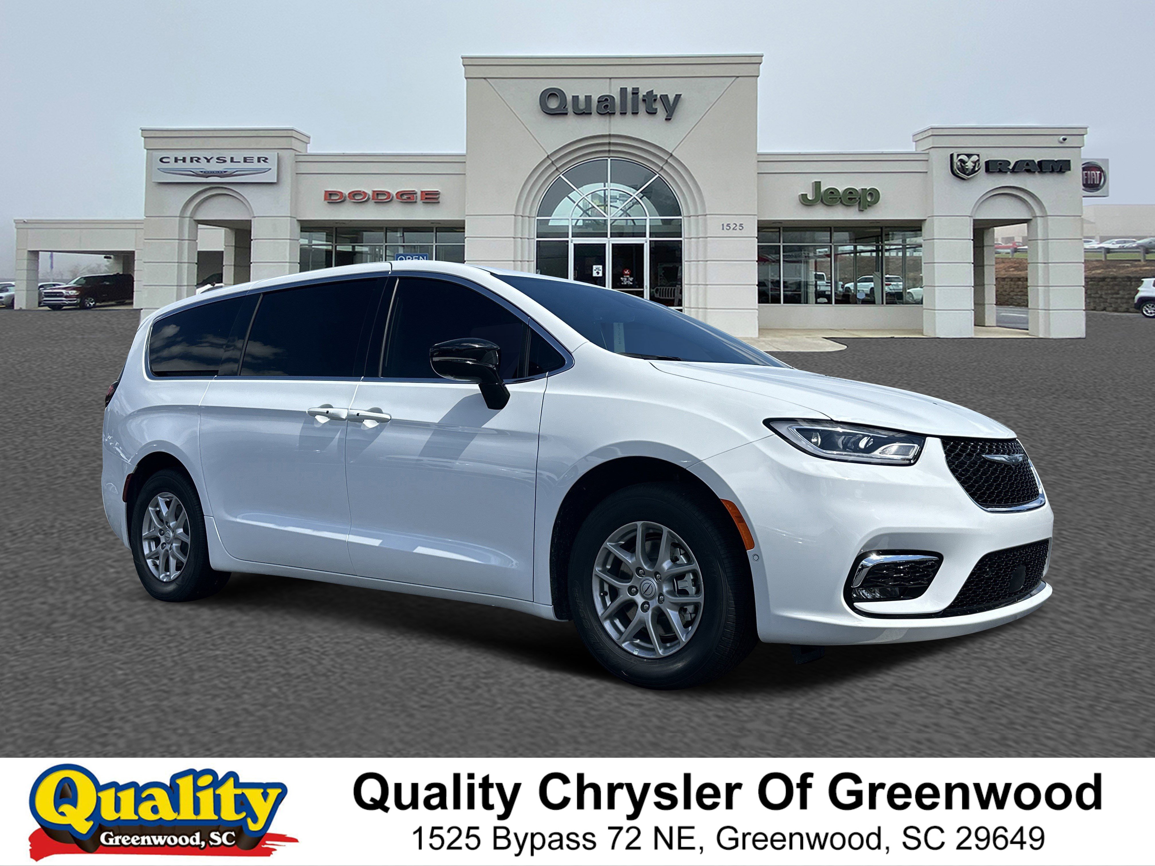 2026 Chrysler Pacifica Select's photo