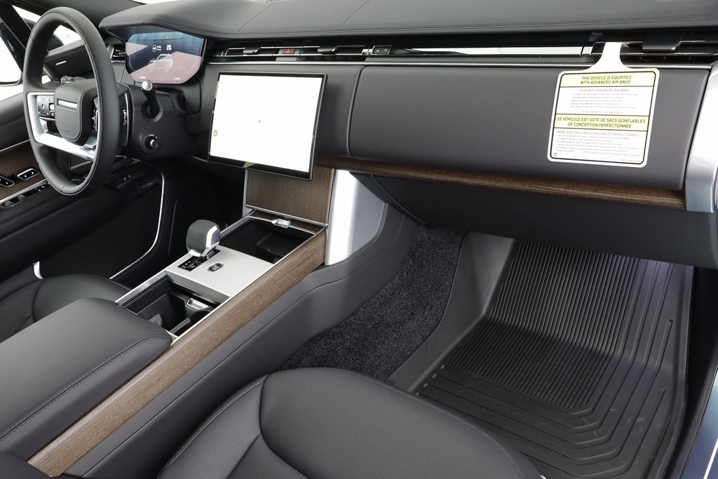 2025 Land Rover Range Rover SE photo 16