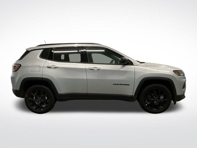 2026 Jeep Compass Latitude photo 2