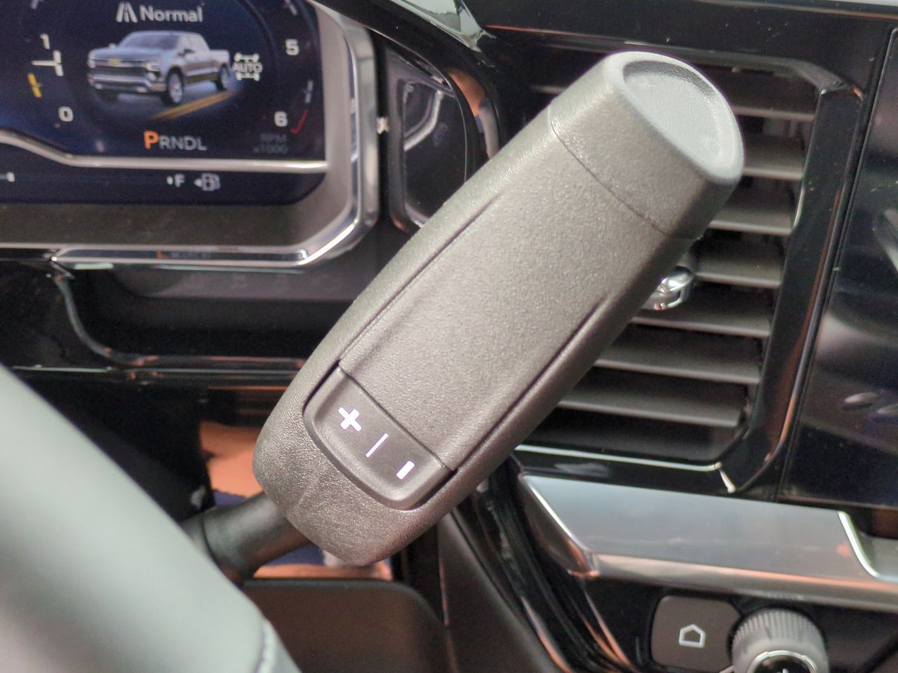2025 Chevrolet Silverado 1500 LT photo 16