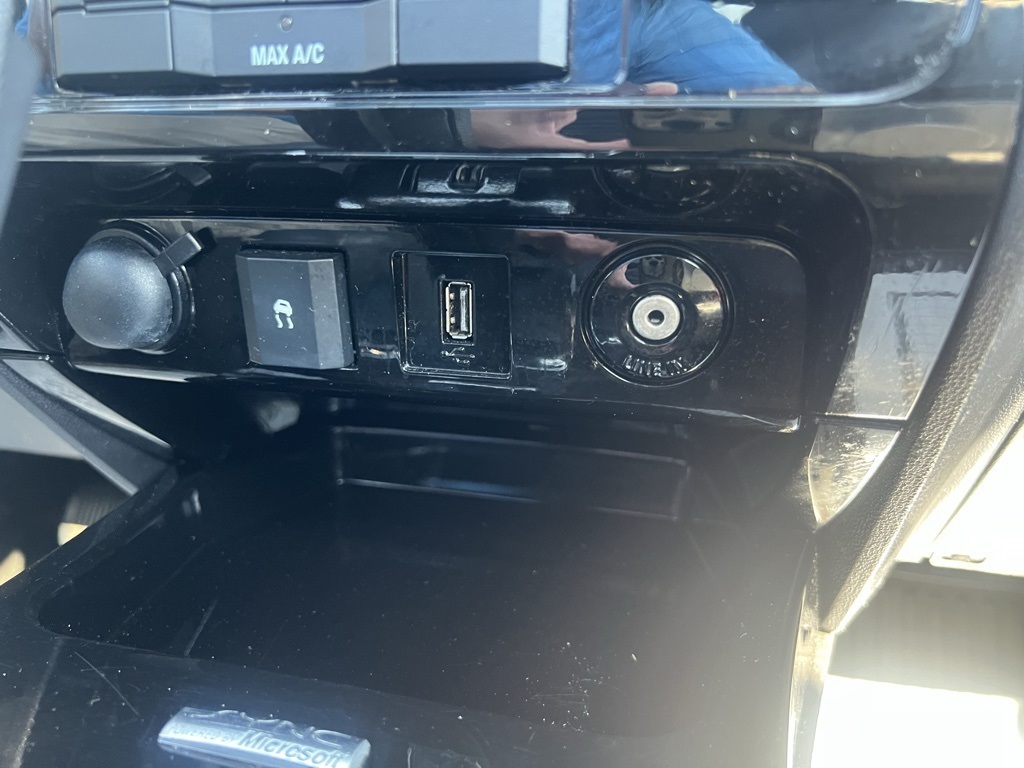2010 Ford Escape Limited photo 26