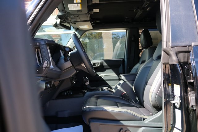 2025 Ford Bronco Outer Banks photo 14