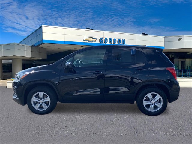 2022 Chevrolet Trax LS photo 2