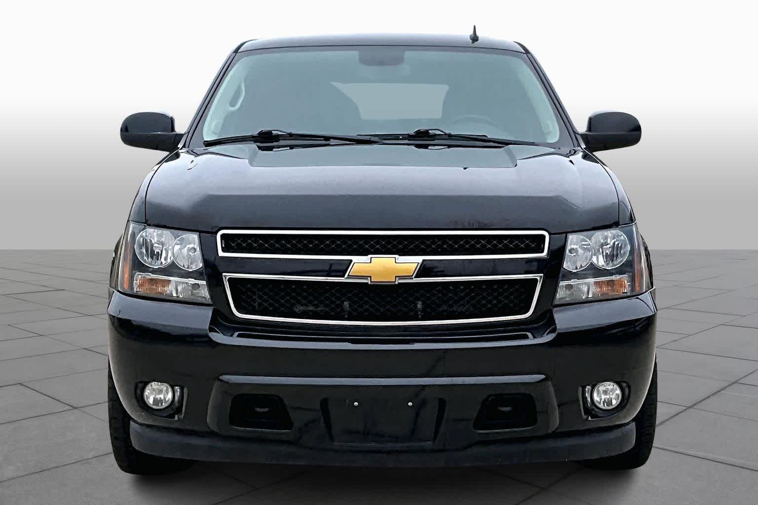 2012 Chevrolet Suburban LT photo 3