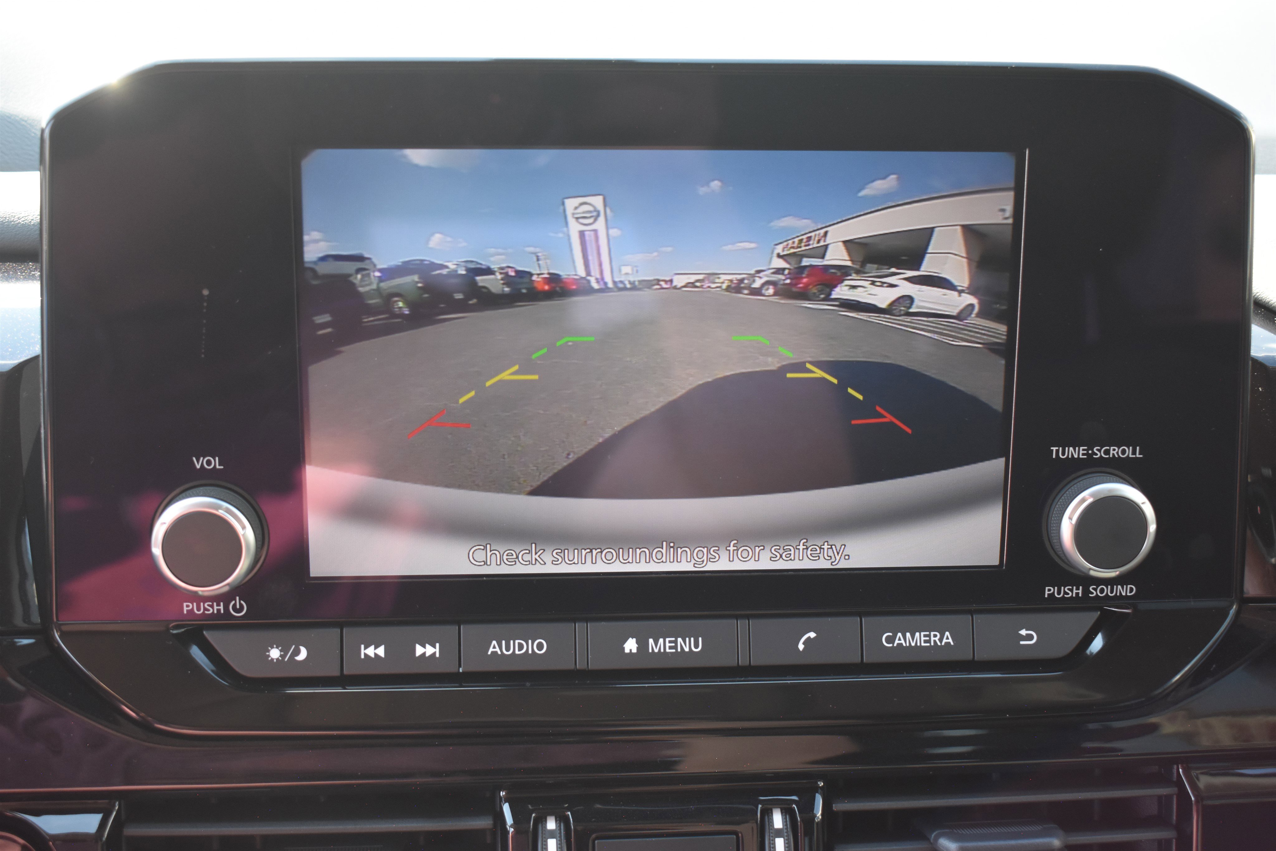 2025 Nissan Pathfinder SV photo 9