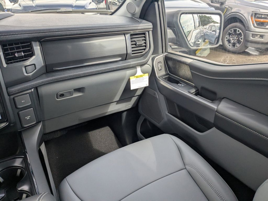 2025 Ford F-150 Lightning photo 16