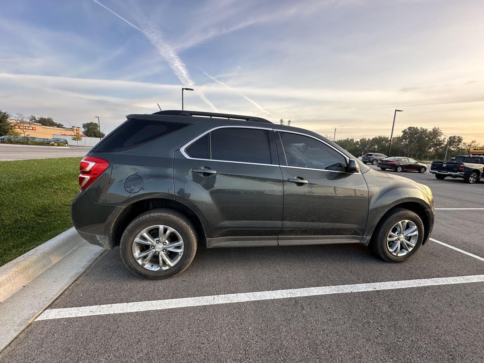2017 Chevrolet Equinox LT photo 4