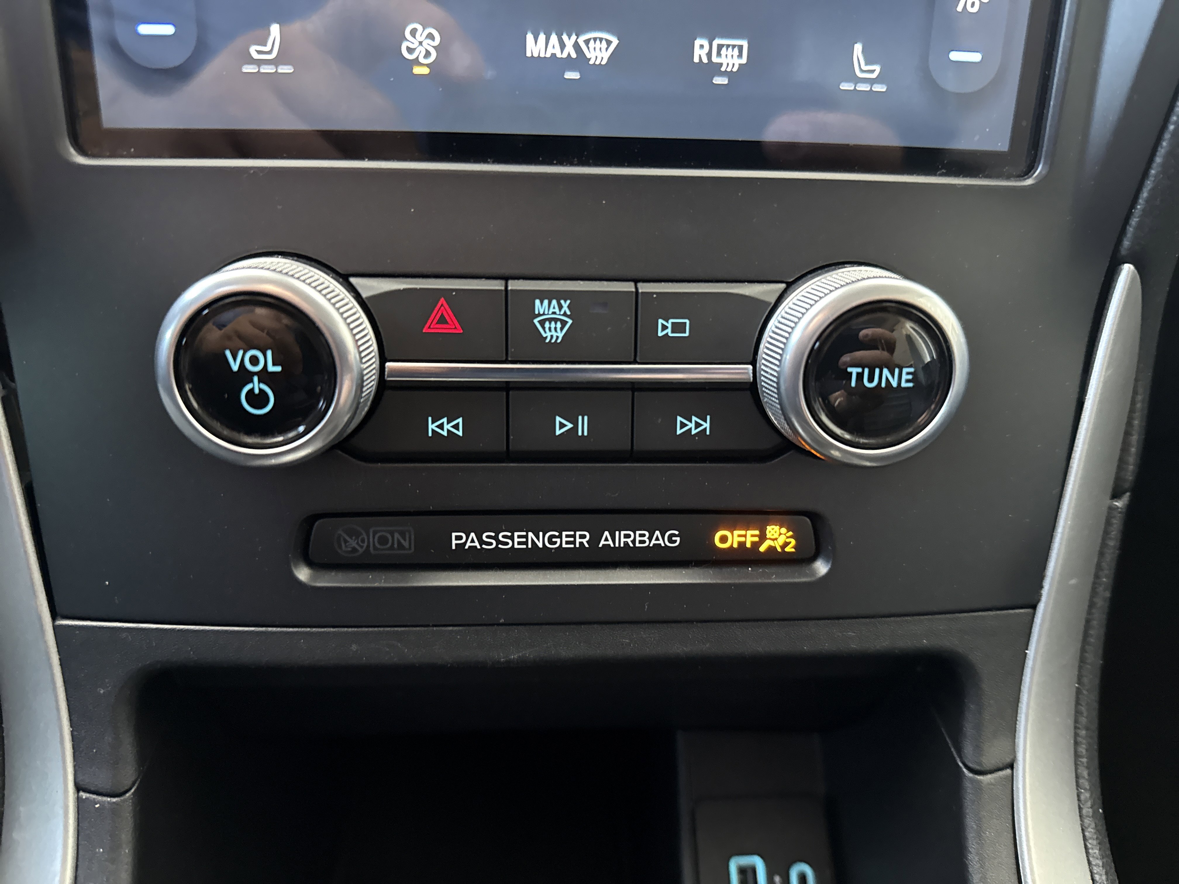 2022 Ford Edge SEL photo 3