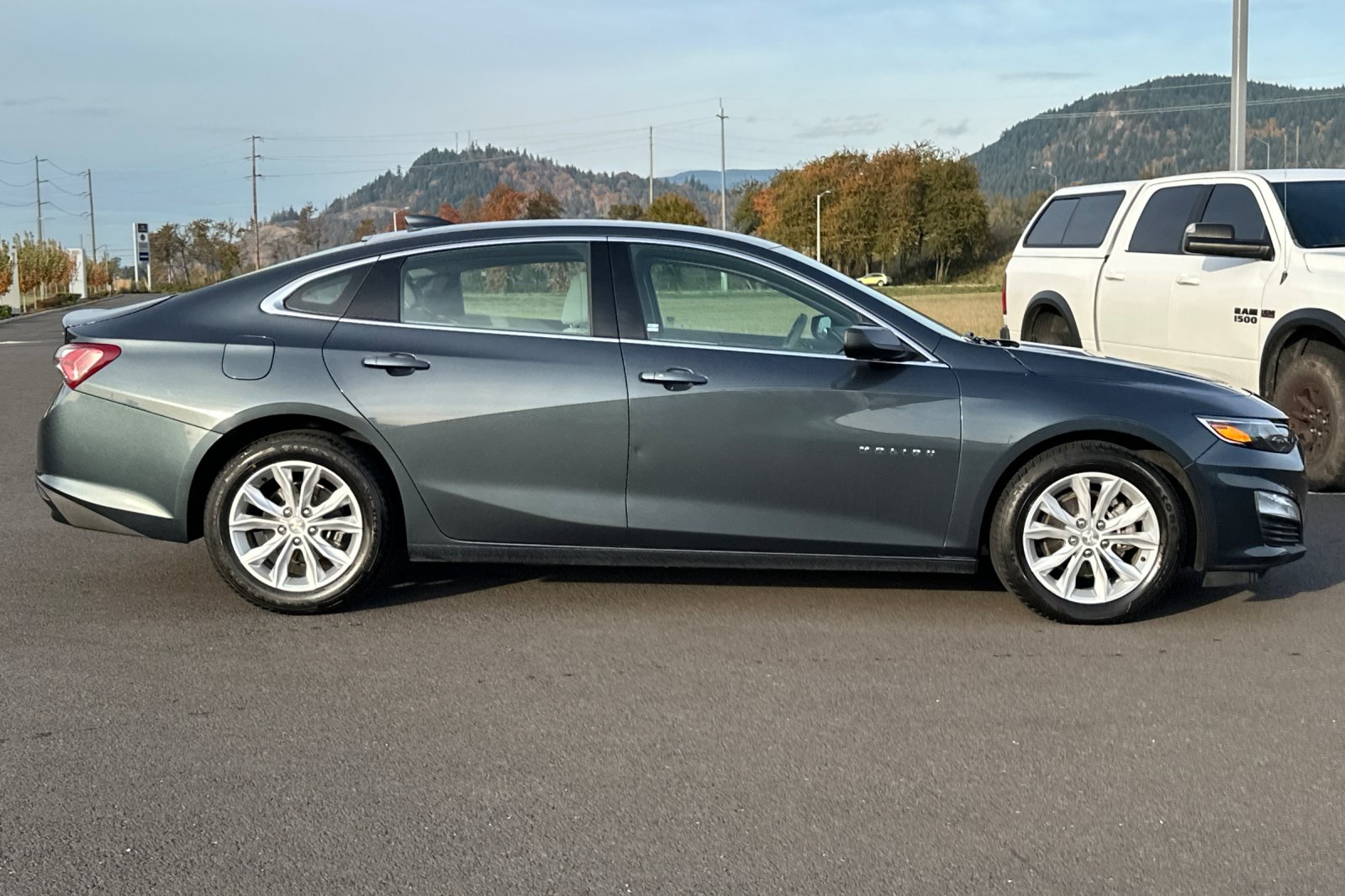 2021 Chevrolet Malibu 1LT photo 2