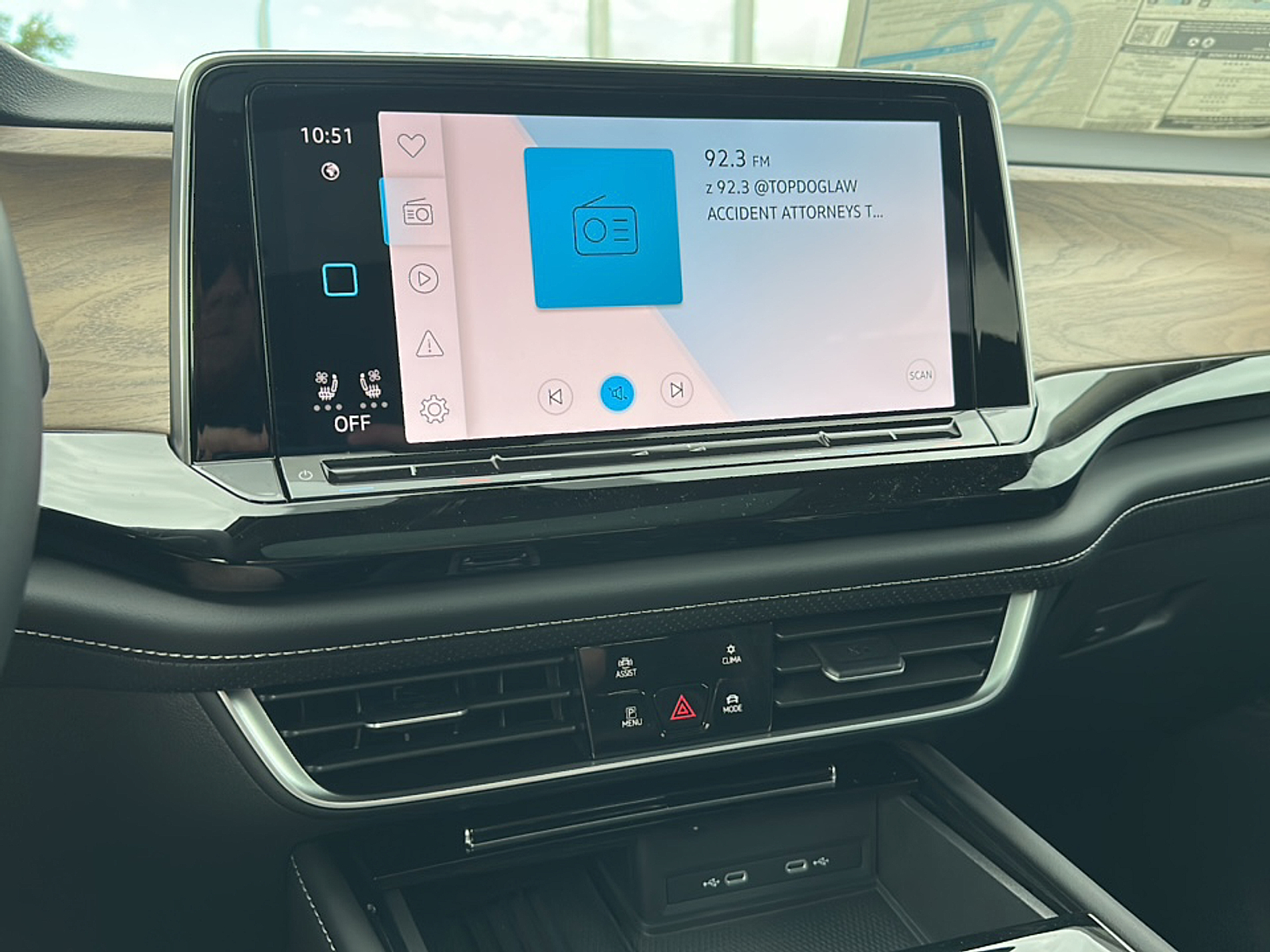 2025 Volkswagen Atlas SE Technology photo 12