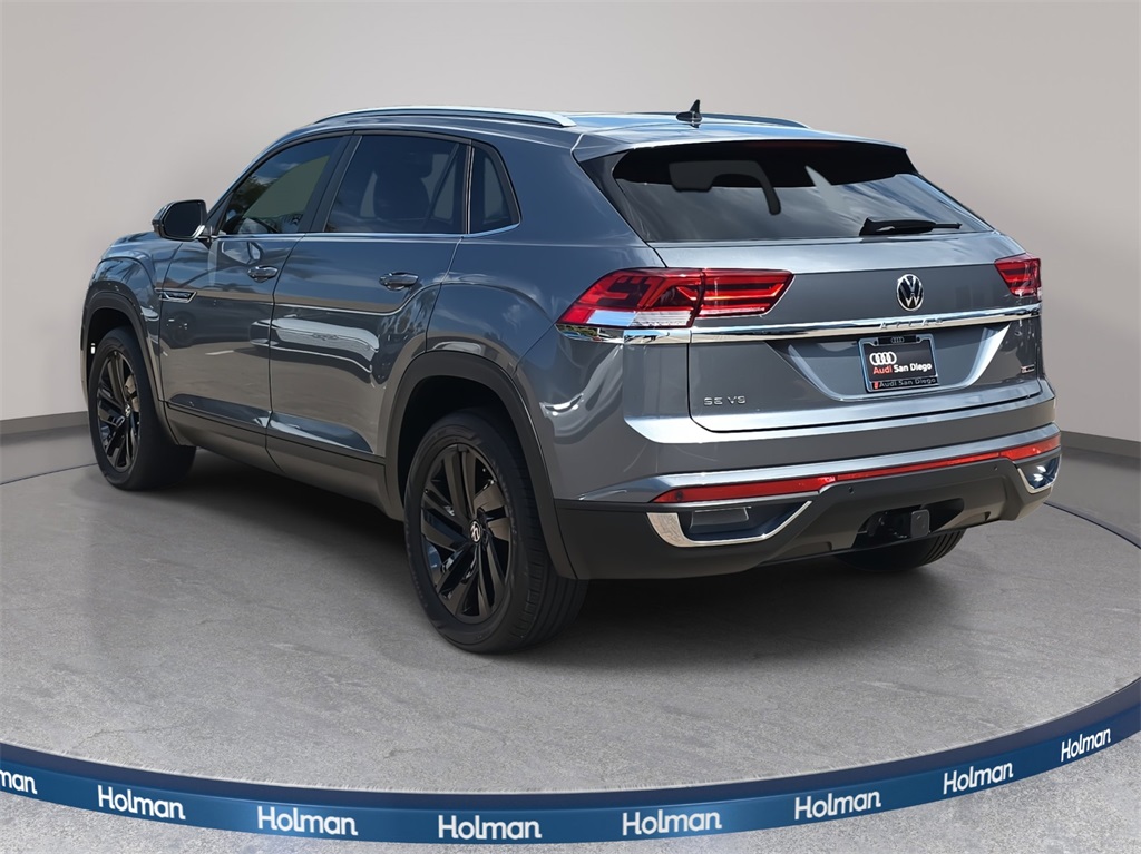 2022 Volkswagen Atlas Cross Sport V6 SE Technology photo 2