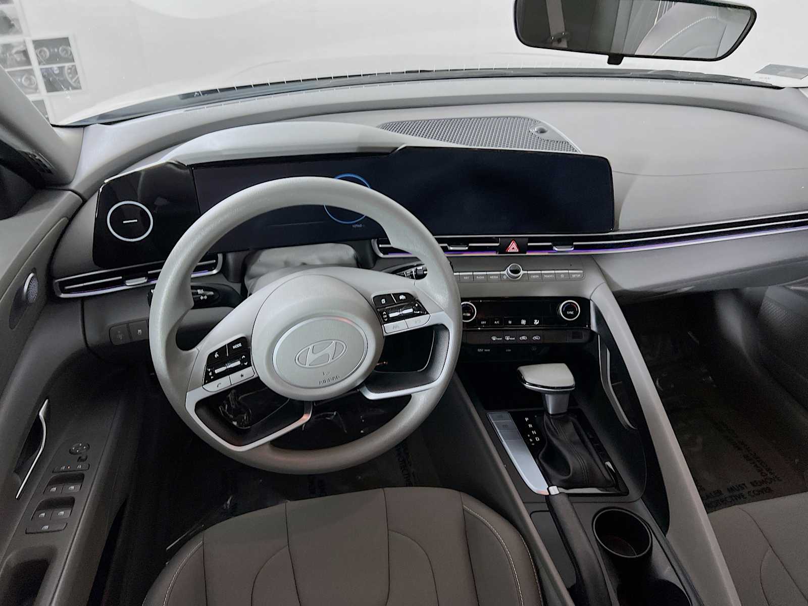 2024 Hyundai Elantra SEL photo 22