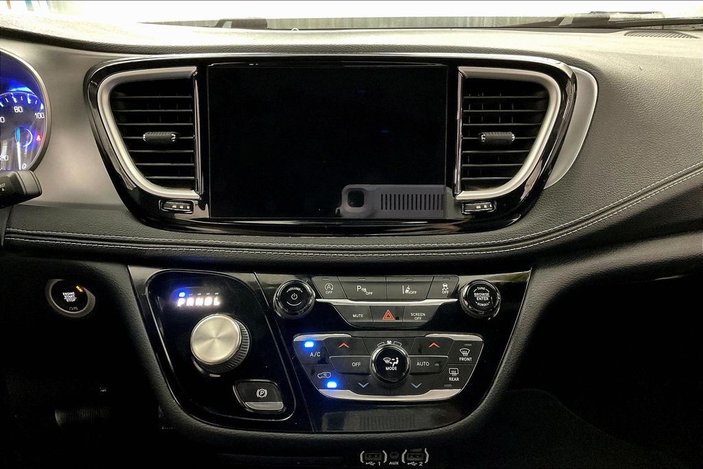 2021 Chrysler Pacifica Touring L photo 30
