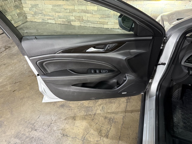 2018 Buick Regal TourX Essence photo 11