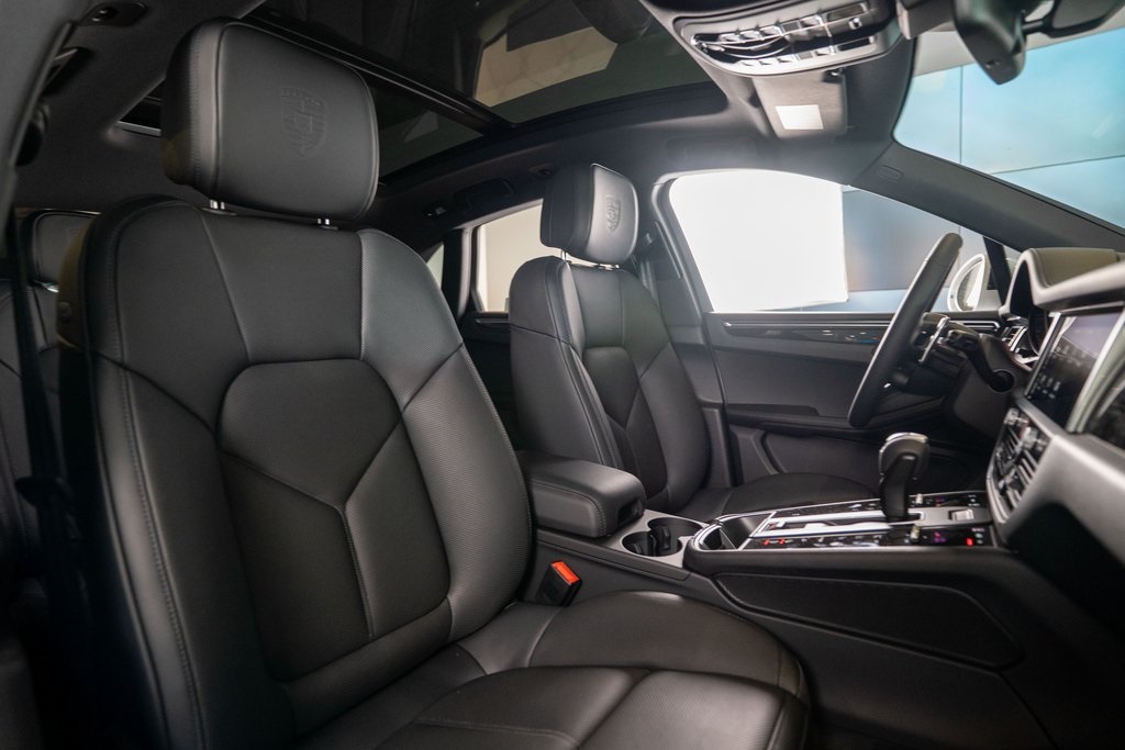 2025 Porsche Macan T photo 15