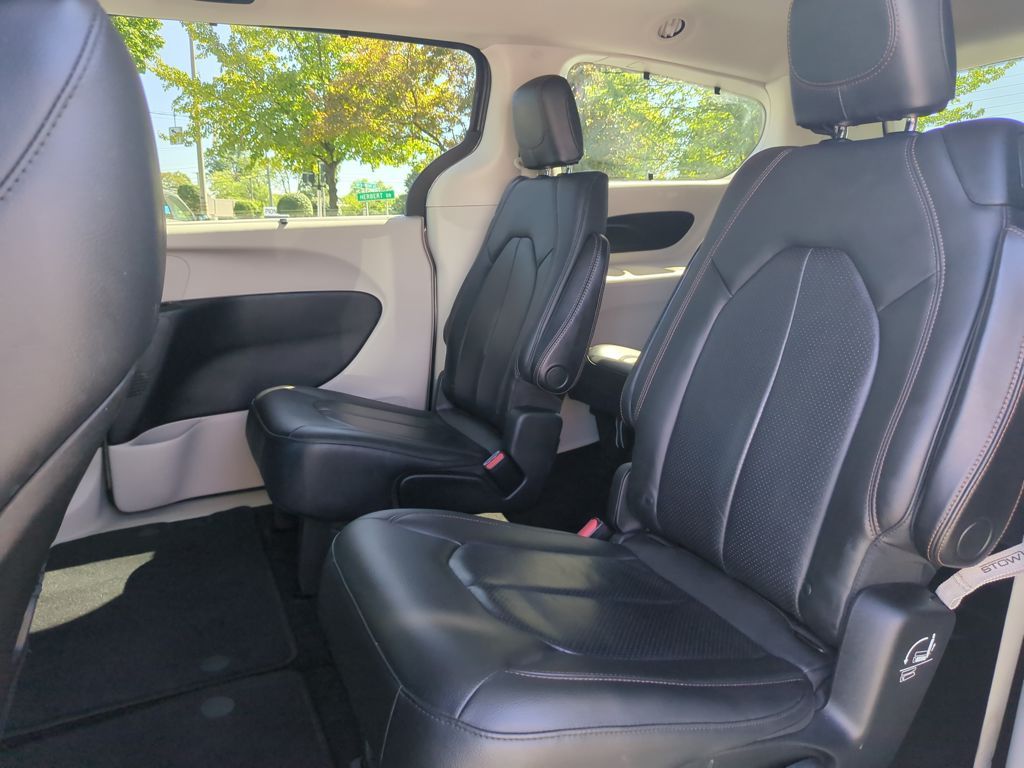 2020 Chrysler Pacifica Touring L photo 18