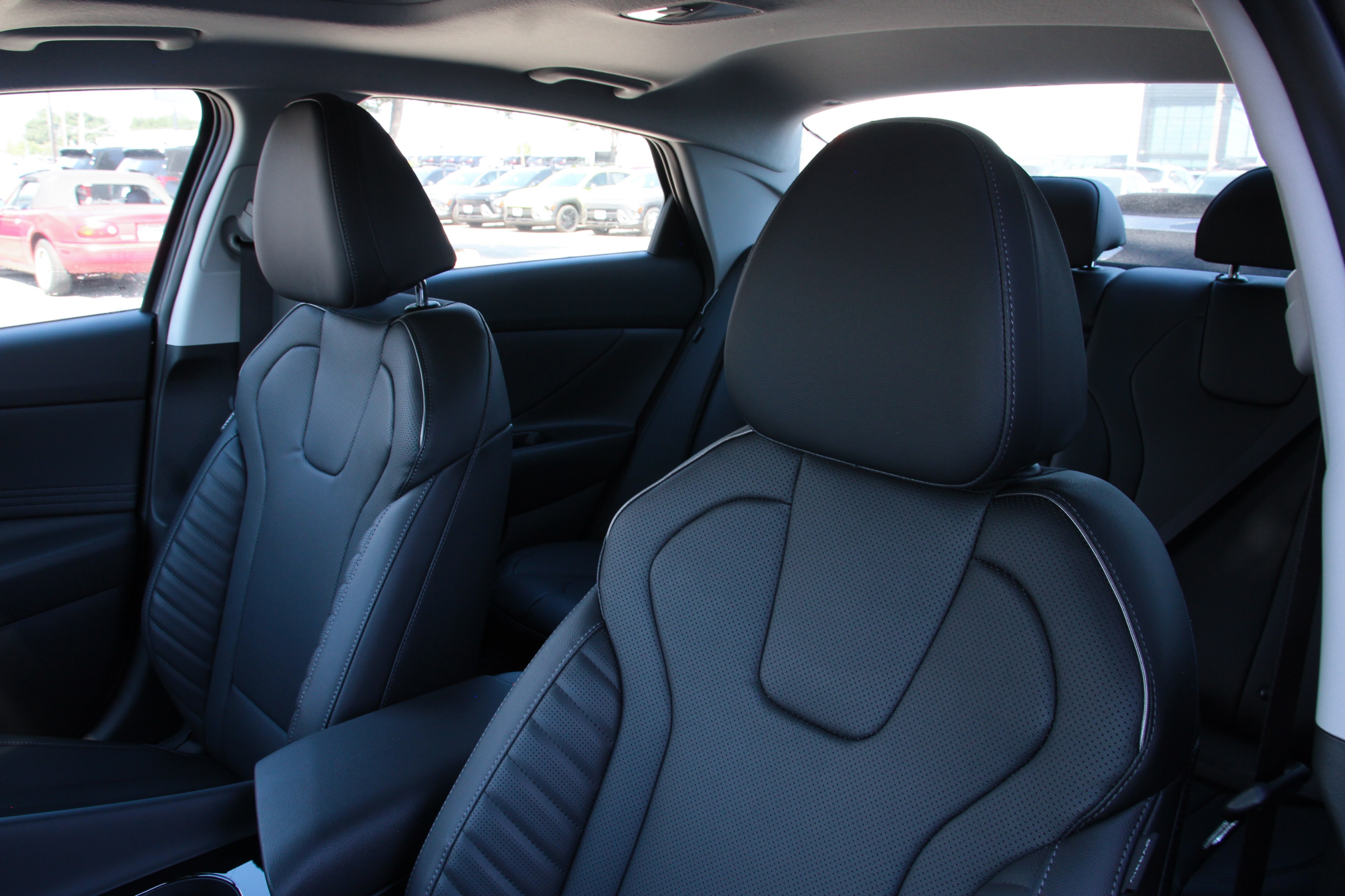 2025 Hyundai Elantra Limited photo 10