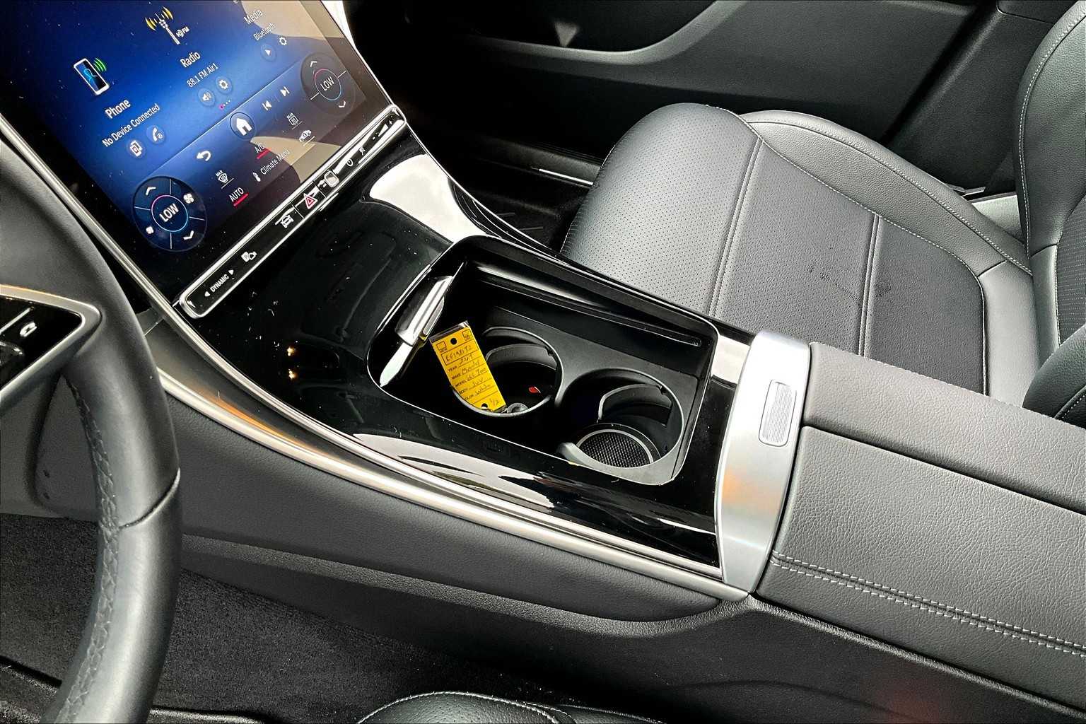 2024 Mercedes Benz GLC 300 4MATIC photo 8