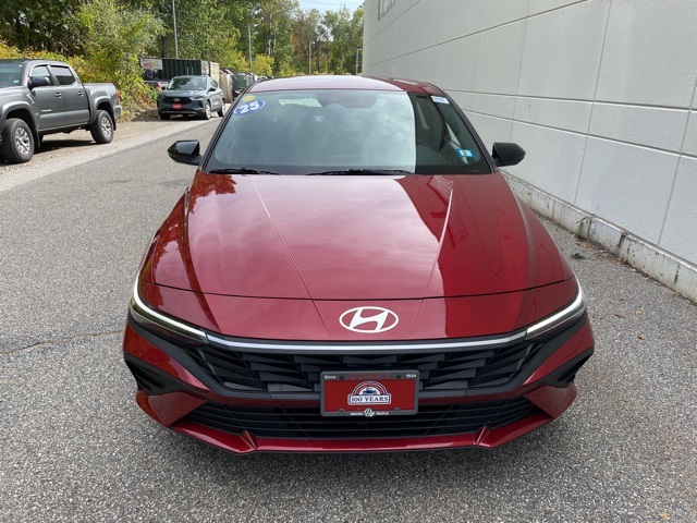 2025 Hyundai Elantra SEL Sport photo 2