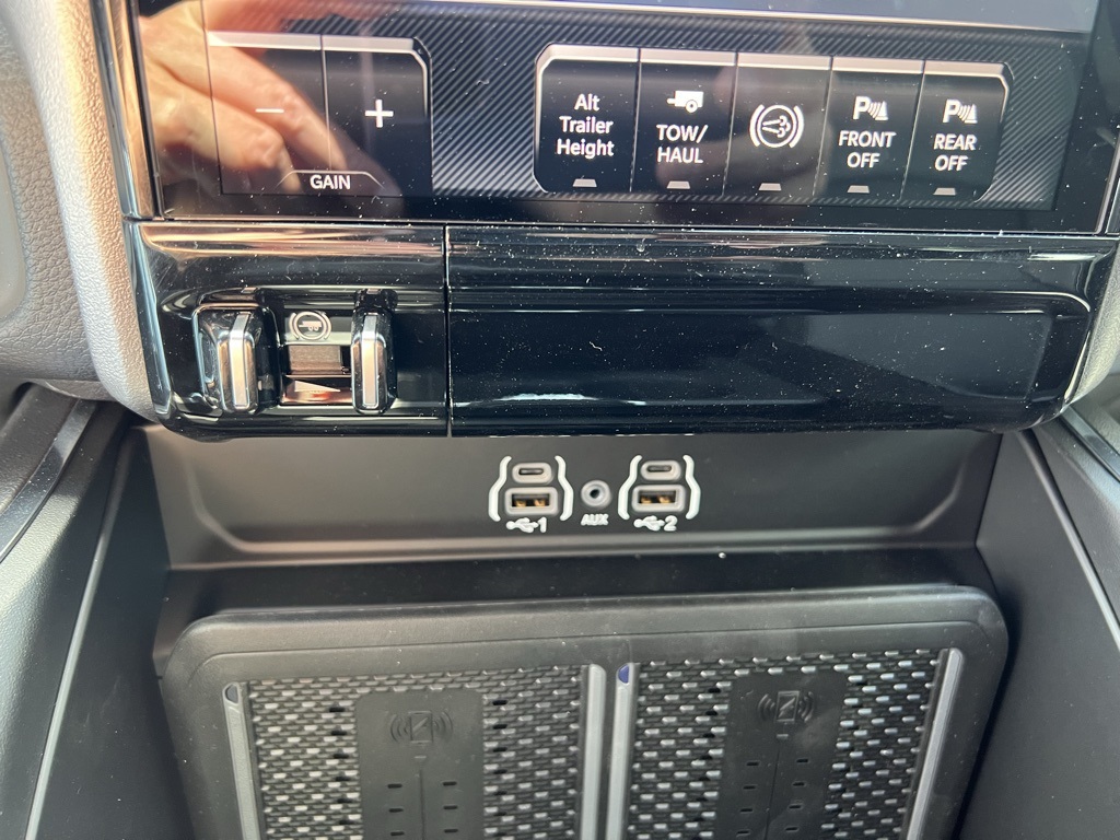 2025 Ram 3500 Laramie photo 37