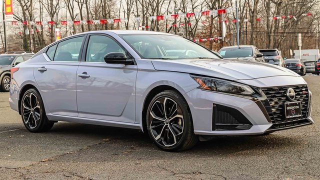 2024 Nissan Altima SR's photo