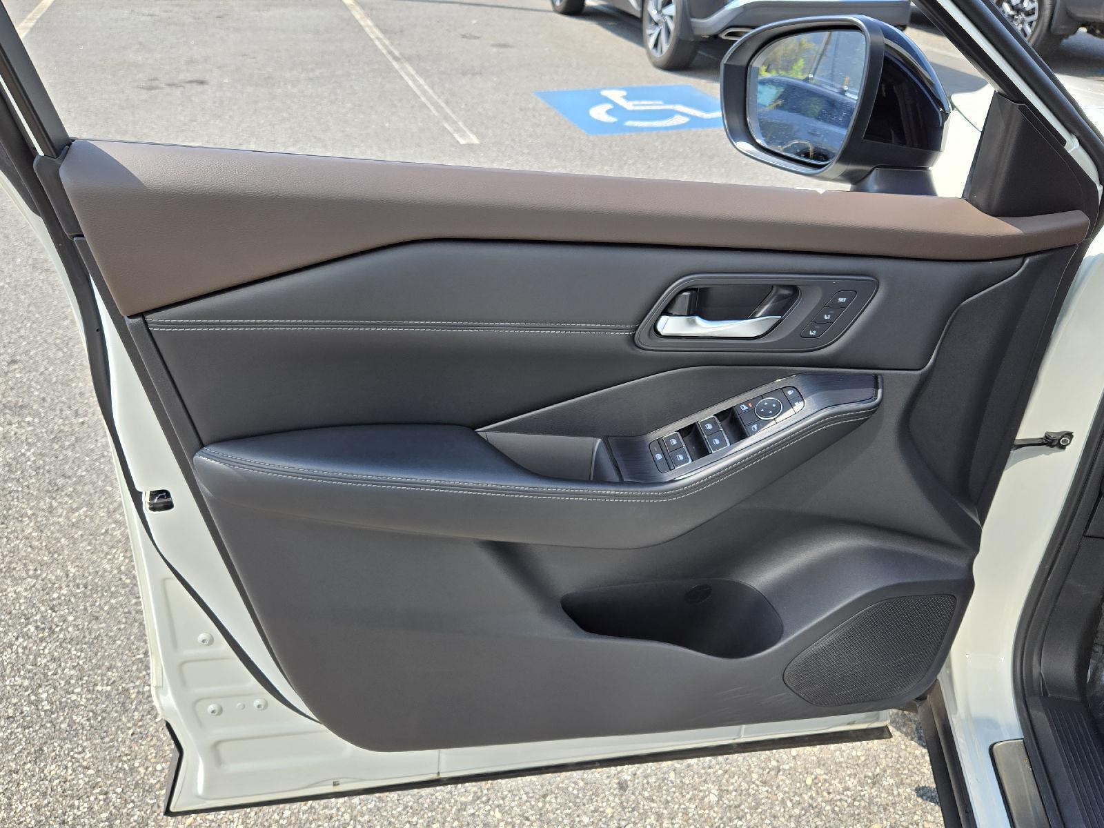 2023 Nissan Rogue SL photo 8