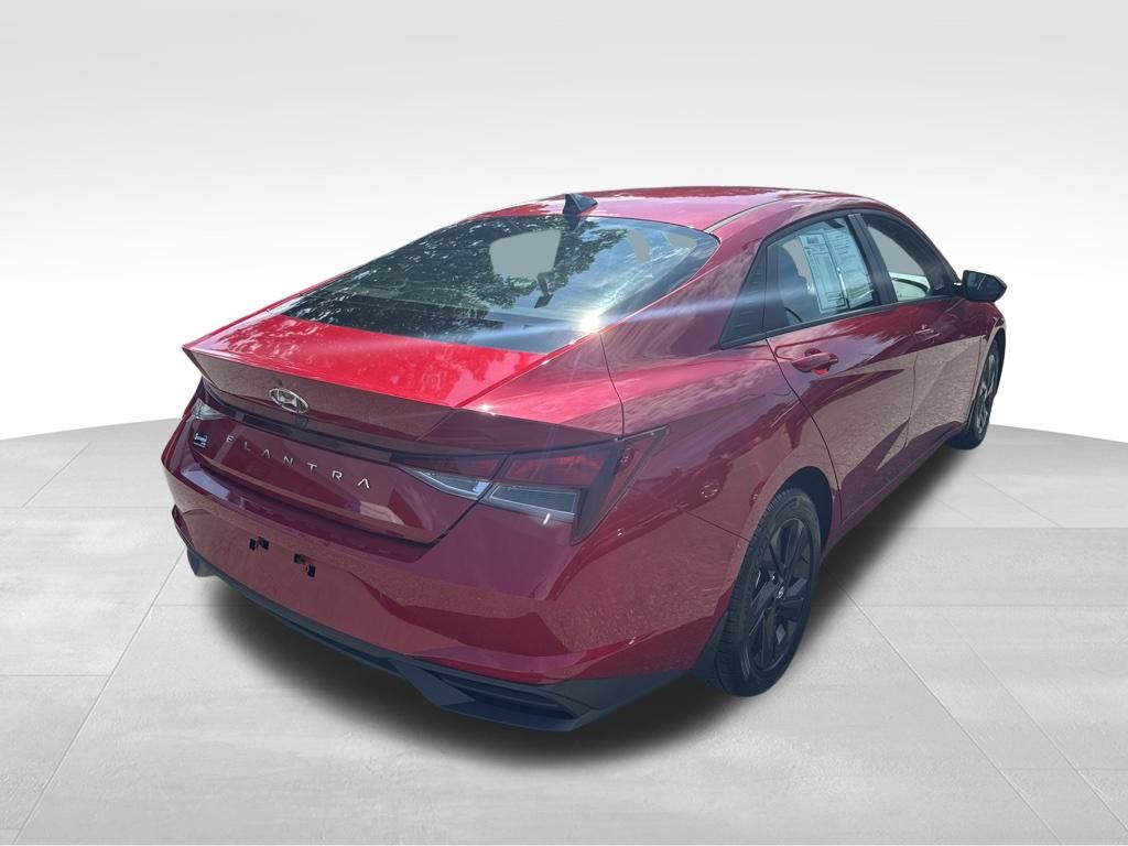 2023 Hyundai Elantra SEL photo 4