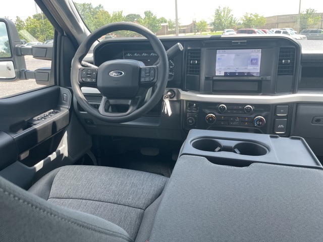 2025 Ford F-350 photo 18