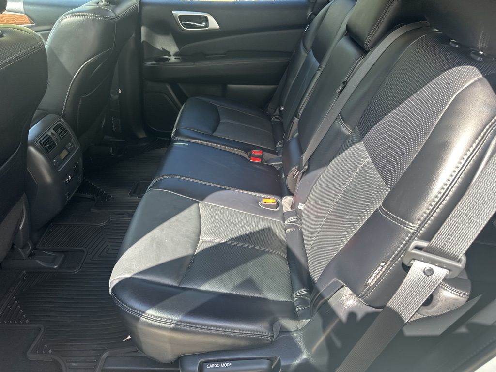 2020 Nissan Pathfinder Platinum photo 8