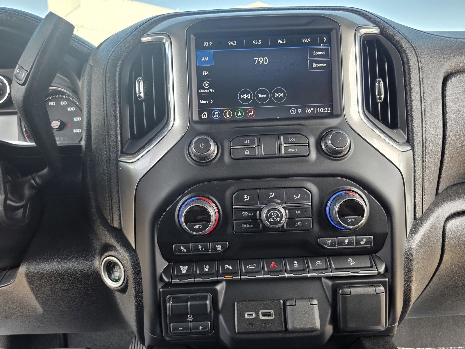 2022 Chevrolet Silverado 2500HD LTZ photo 30