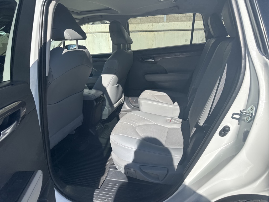 2023 Toyota Highlander Limited Platinum XLE XSE photo 17