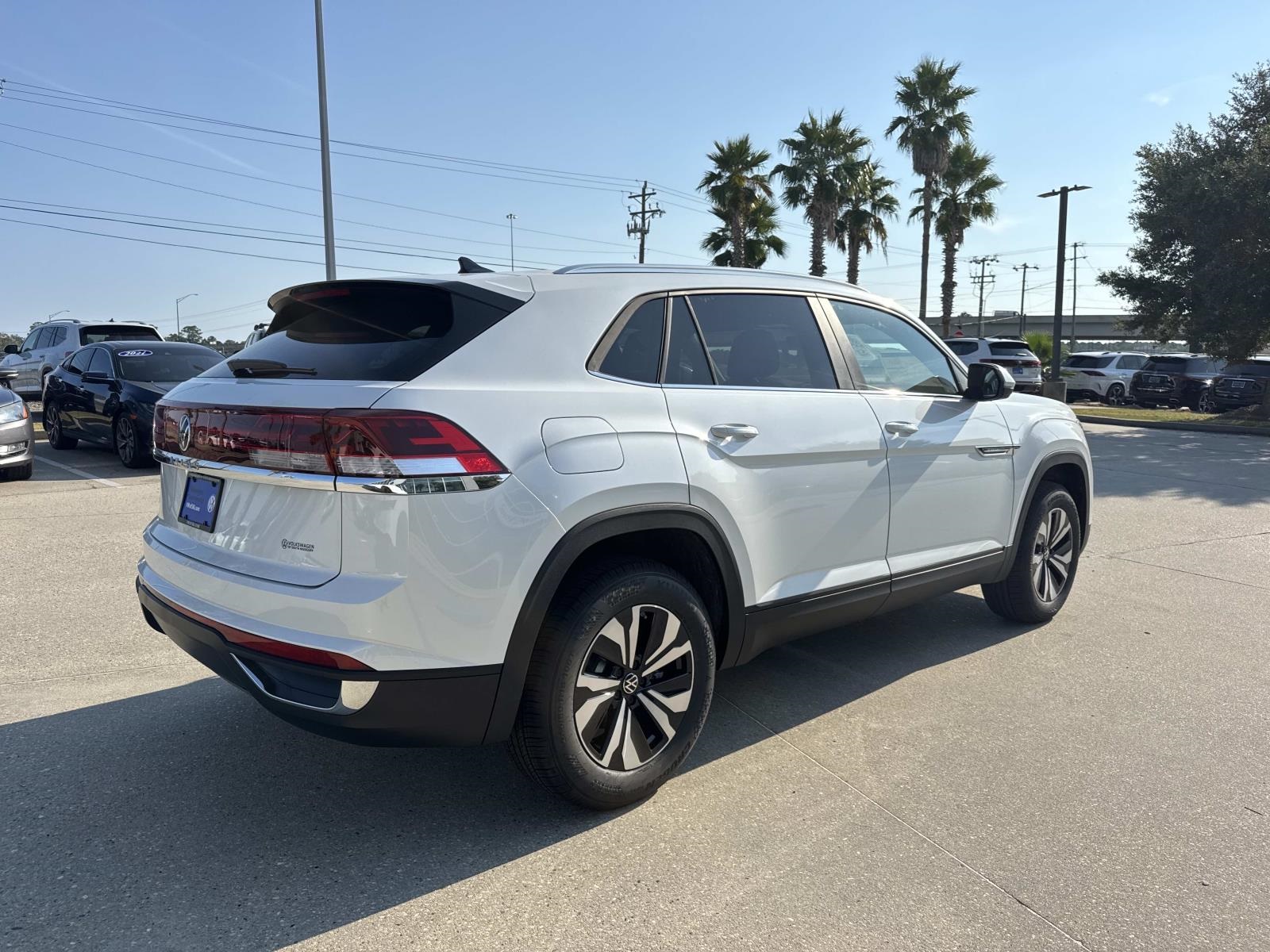 2026 Volkswagen Atlas Cross Sport SE photo 2