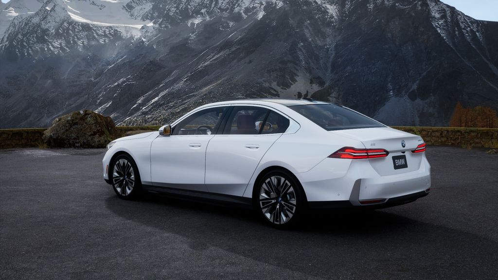 New 2025 Mineral White Metallic BMW eDrive40 image 27