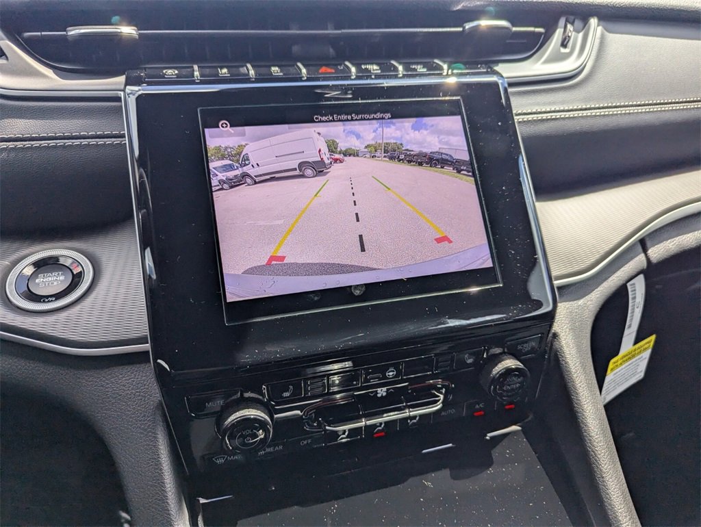 2025 Jeep Grand Cherokee Altitude photo 20