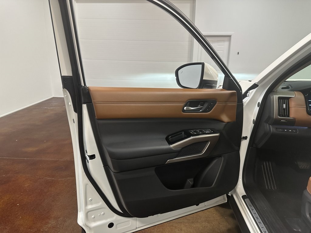 2024 Nissan Pathfinder Platinum photo 56
