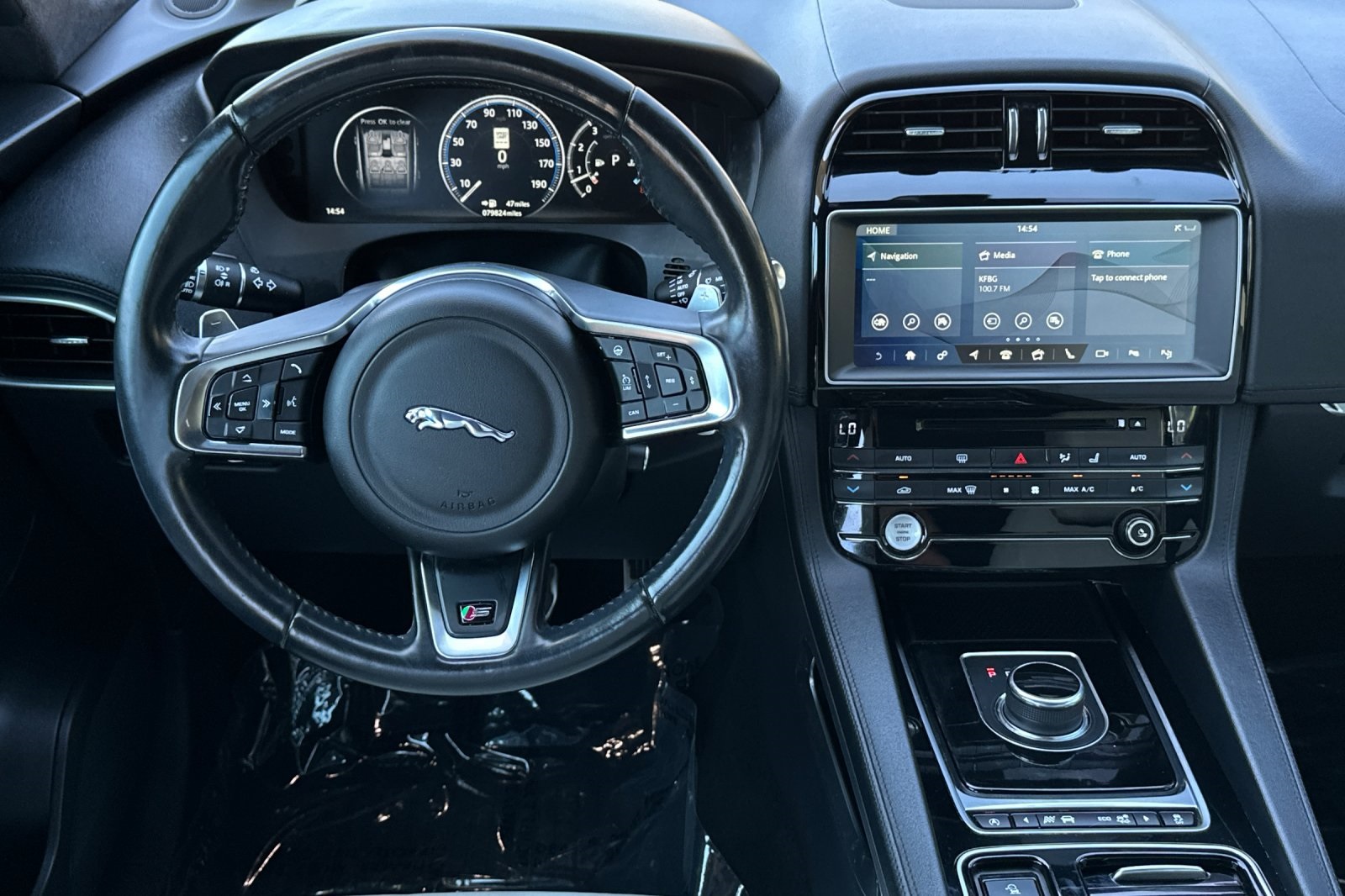 2017 Jaguar F-PACE First Edition photo 13