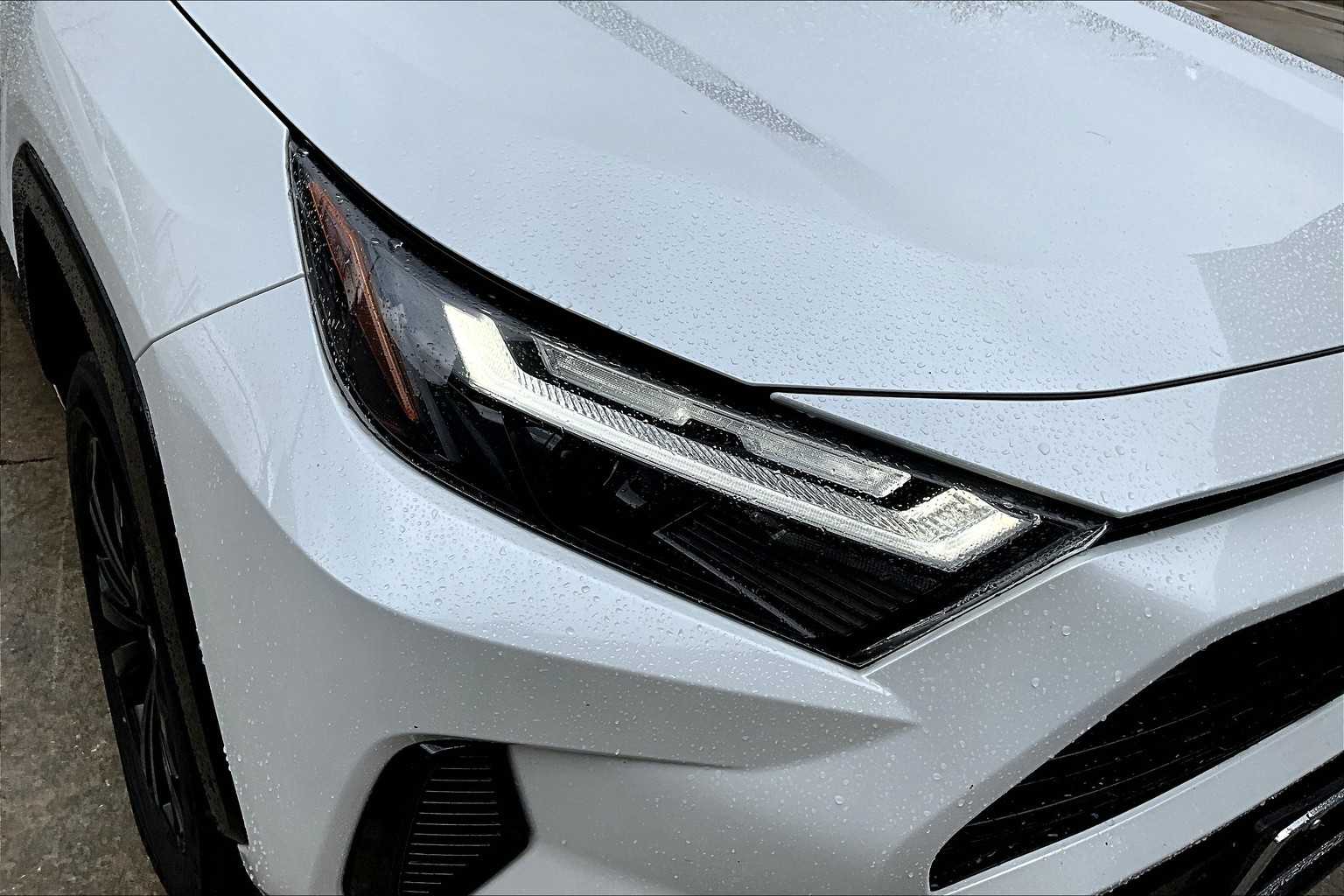 2024 Toyota RAV4 Hybrid SE photo 26