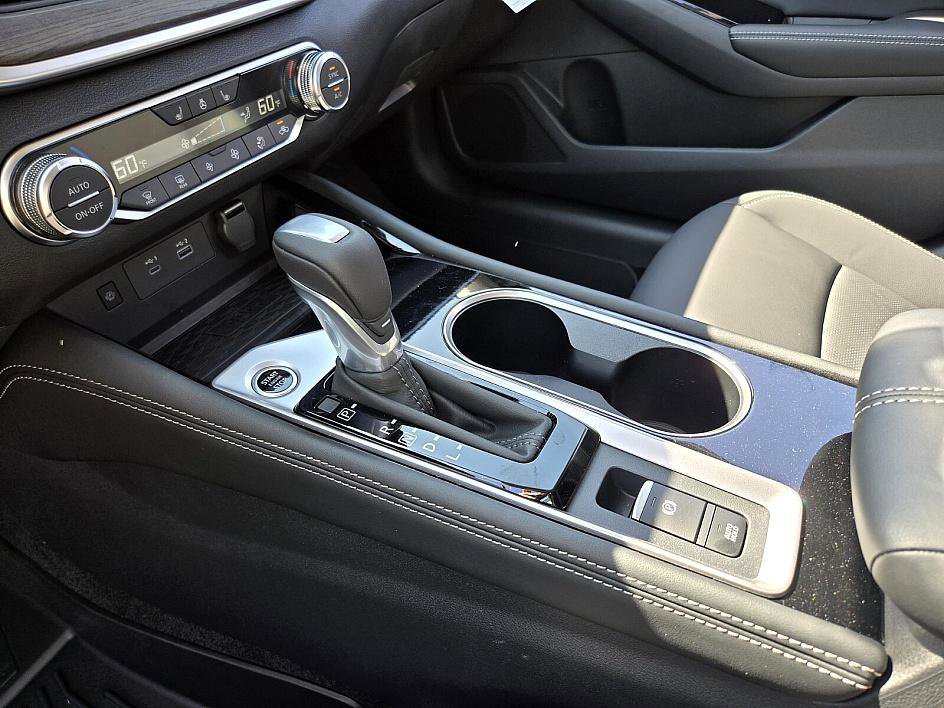 2025 Nissan Altima SL photo 15