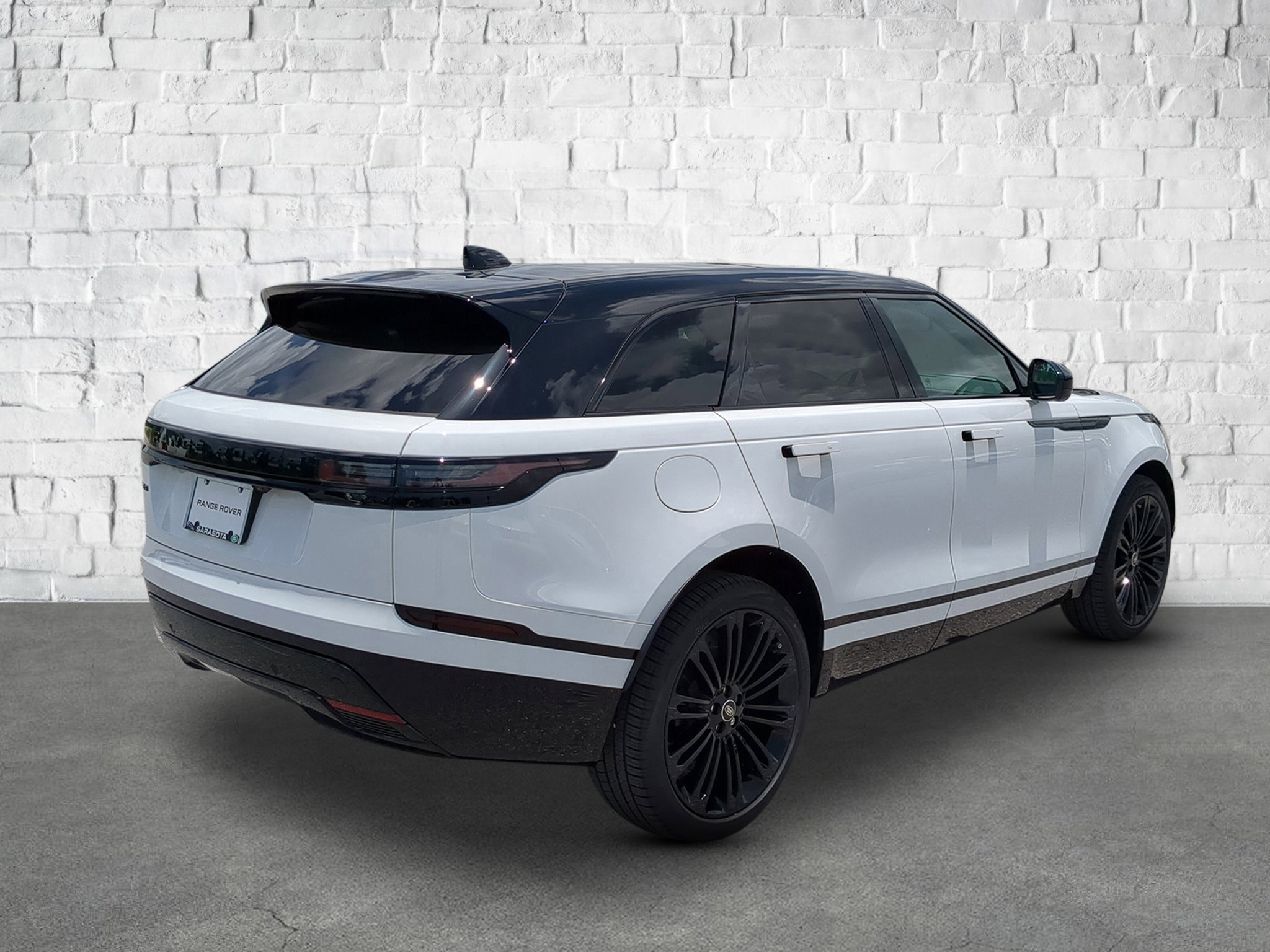2026 Land Rover Range Rover Velar SE photo 4