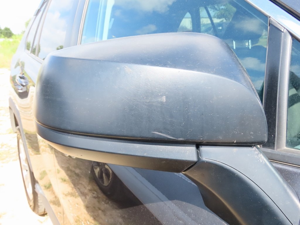 2023 Toyota RAV4 LE photo 3