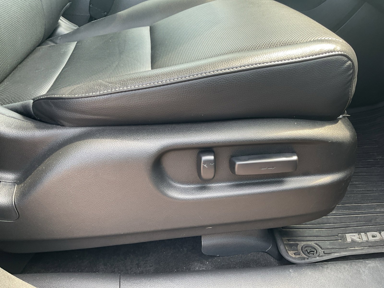 2022 Honda Ridgeline RTL-E Black Edition photo 27