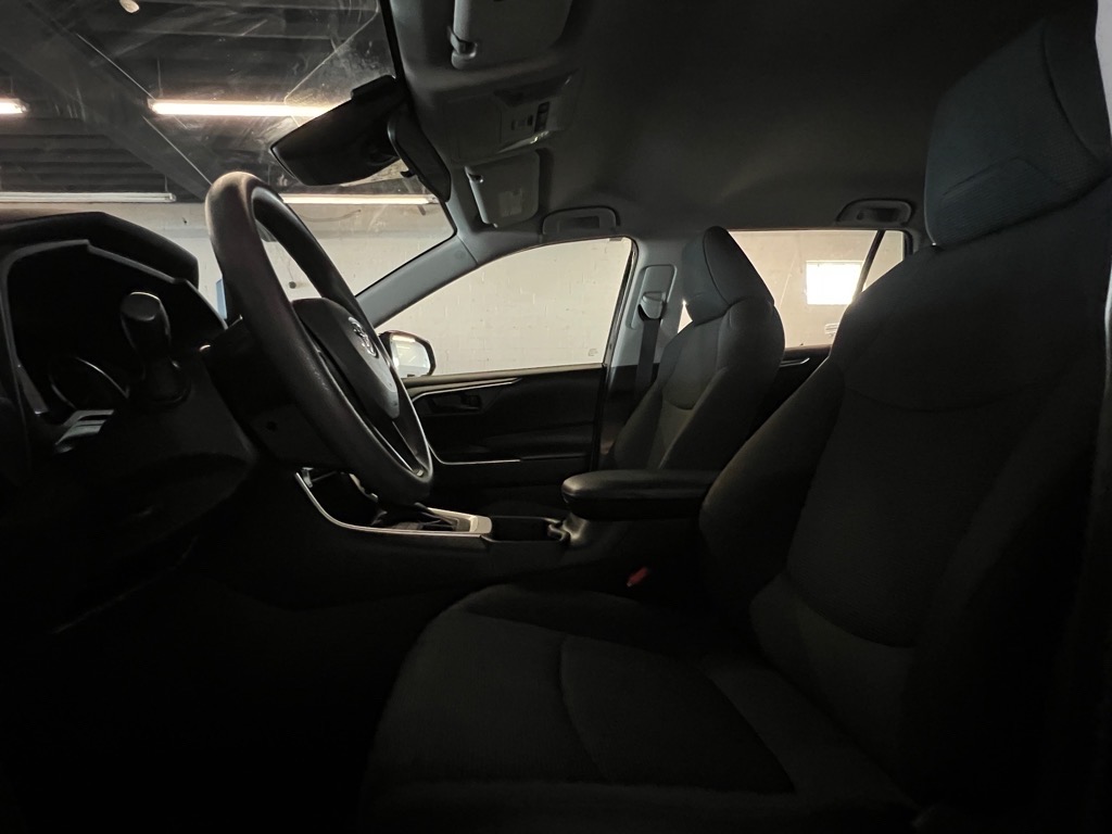 2022 Toyota RAV4 LE photo 4