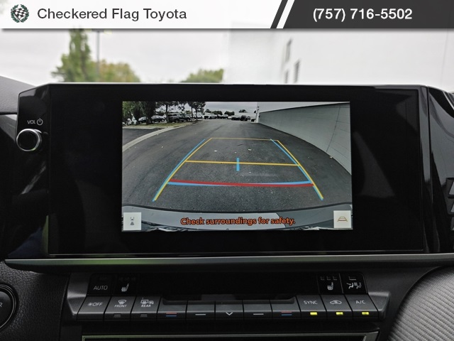 2025 Toyota Camry SE photo 29