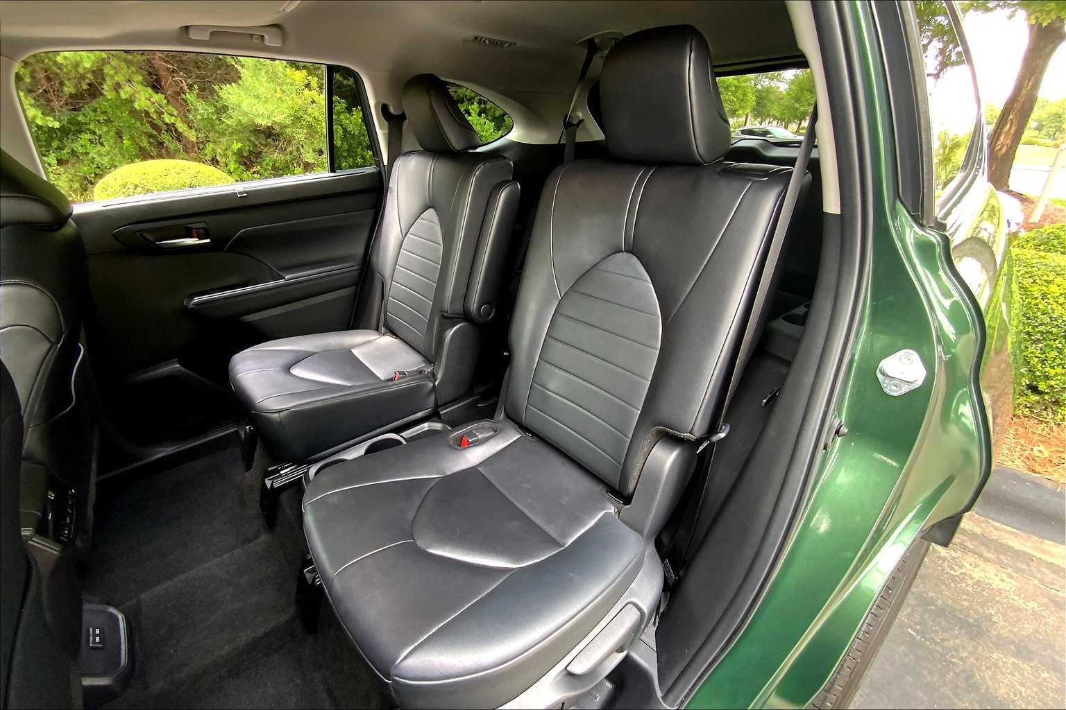 2024 Toyota Highlander XLE photo 19