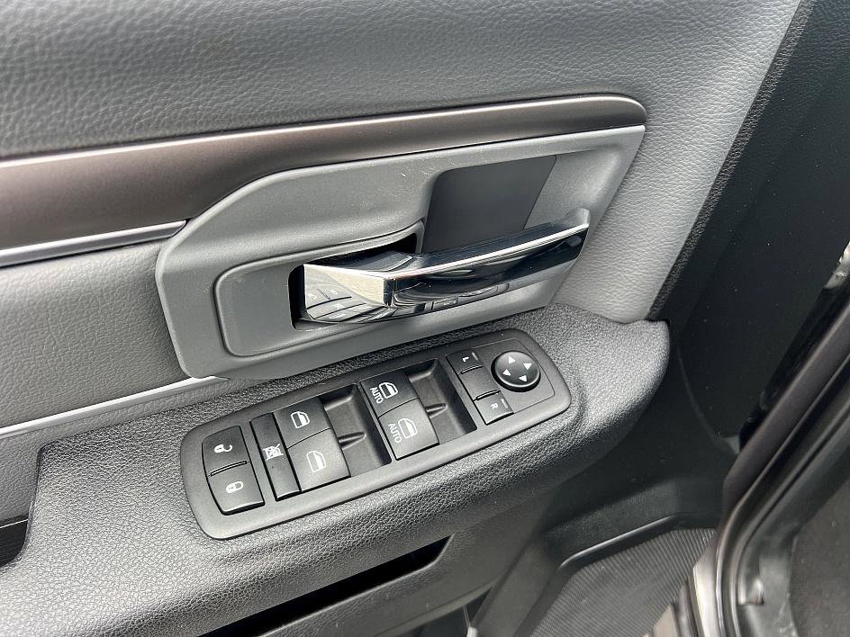 2024 Ram 1500 Classic SLT photo 17