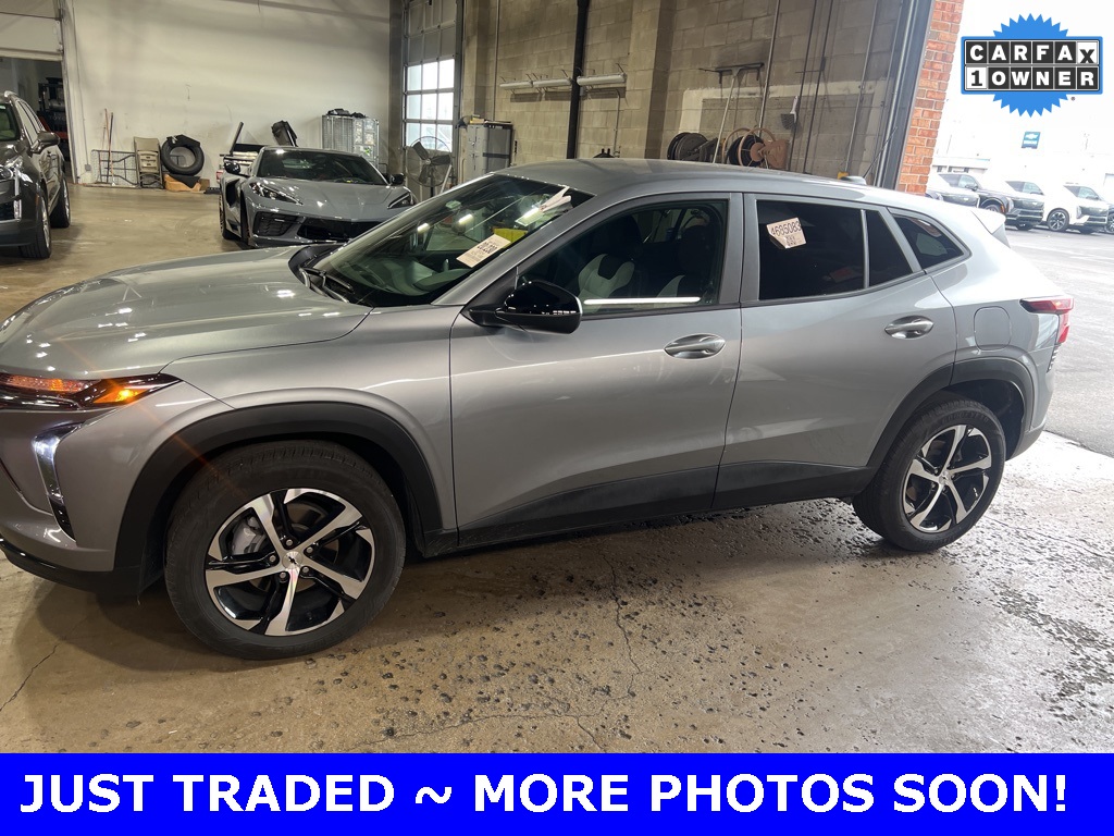 2024 CHEVROLET TRAX - Image 1